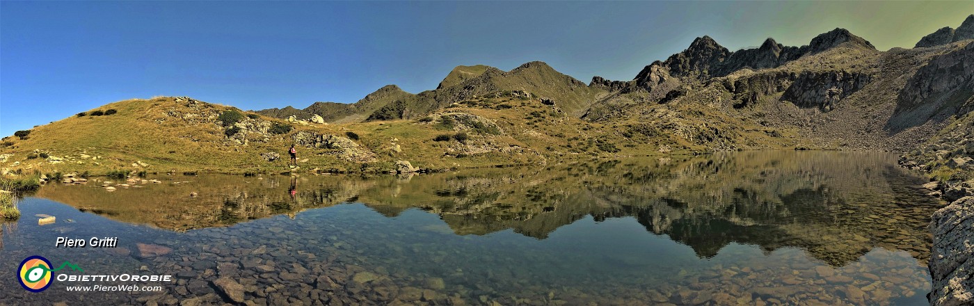 37 Vista panoramica sul Lago di Sopra (2095 m).jpg
